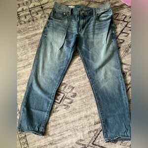 GAP Women’s Straight Jeans in Faded Blue